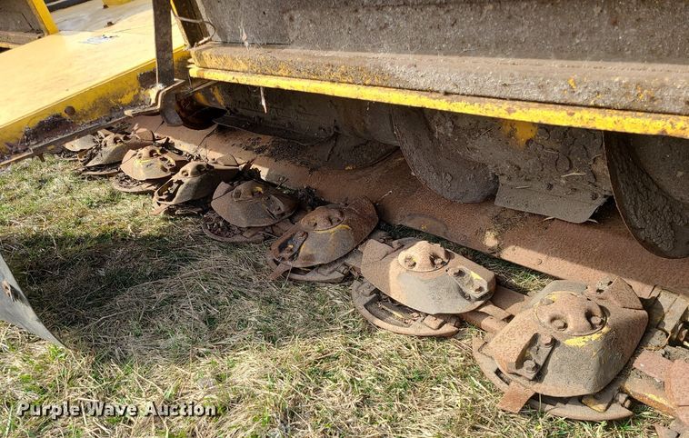 image for item LH9840 Discbine 750HD  forage head