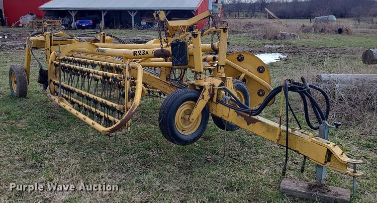 image for item LH9889 Vermeer R23A  hay rake