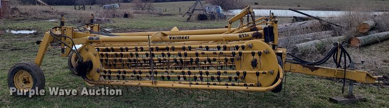 image for item LH9889 Vermeer R23A  hay rake