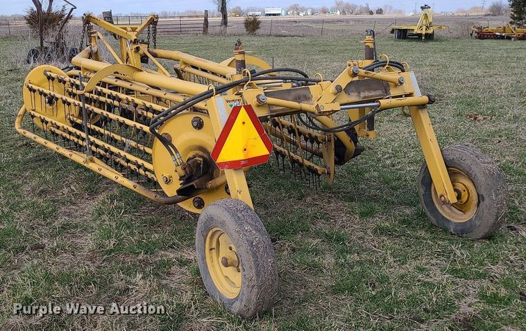 image for item LH9889 Vermeer R23A  hay rake