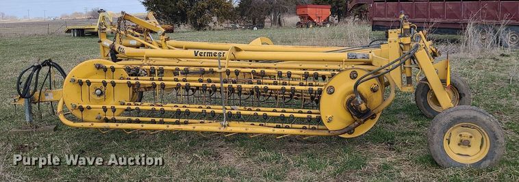 image for item LH9889 Vermeer R23A  hay rake