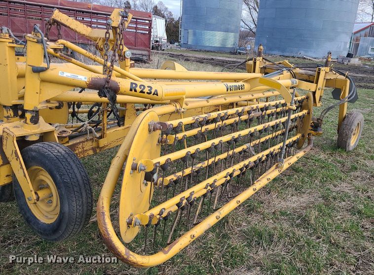 image for item LH9889 Vermeer R23A  hay rake