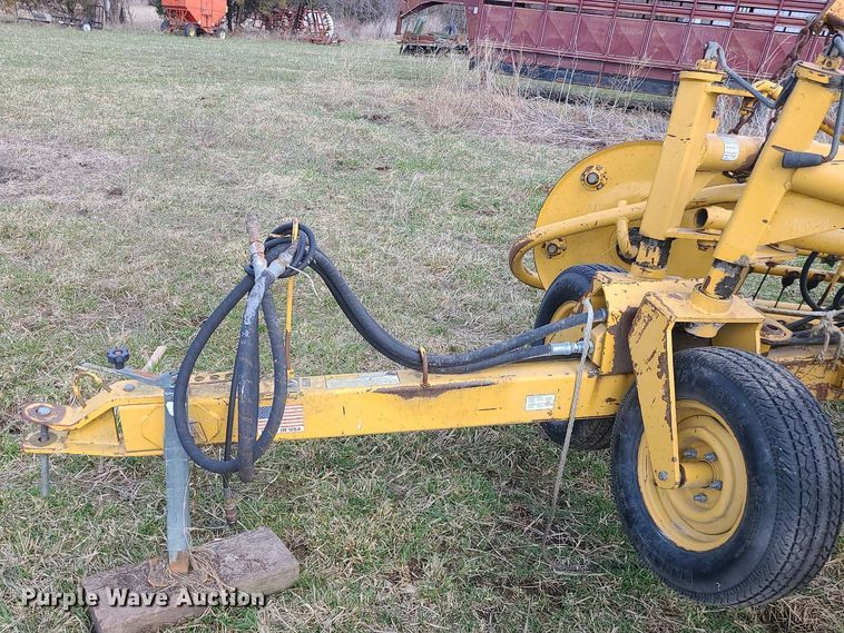 image for item LH9889 Vermeer R23A  hay rake