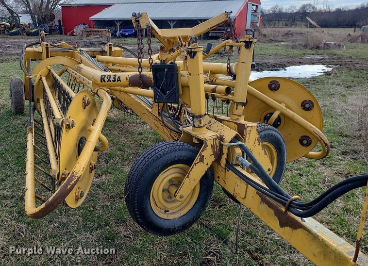image for item LH9889 Vermeer R23A  hay rake