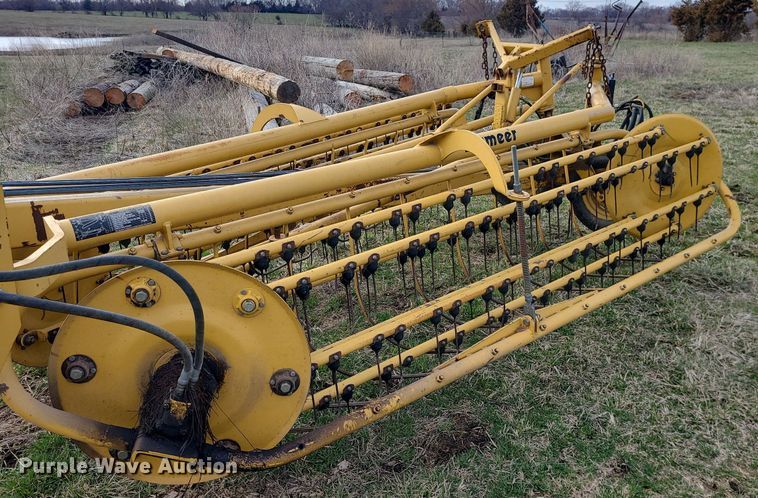 image for item LH9889 Vermeer R23A  hay rake