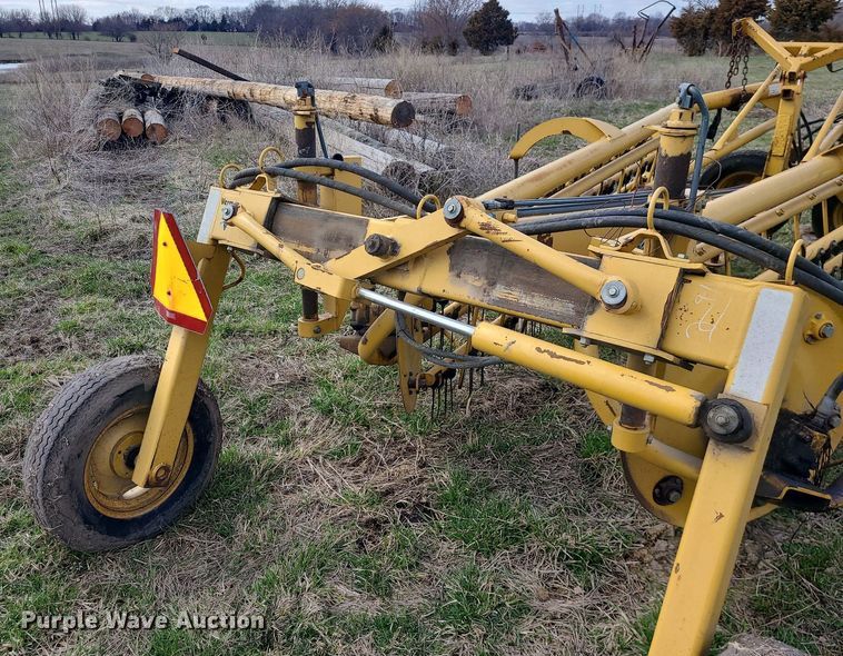 image for item LH9889 Vermeer R23A  hay rake