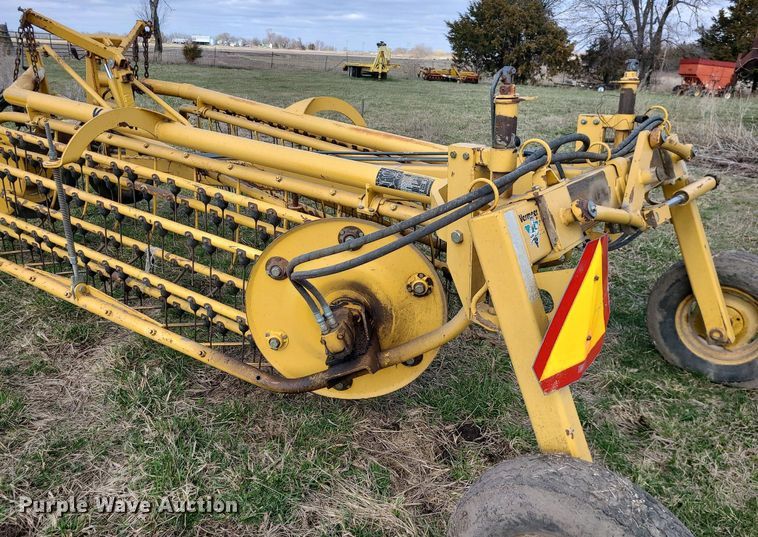 image for item LH9889 Vermeer R23A  hay rake