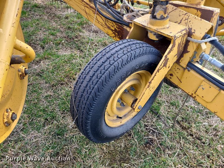 image for item LH9889 Vermeer R23A  hay rake