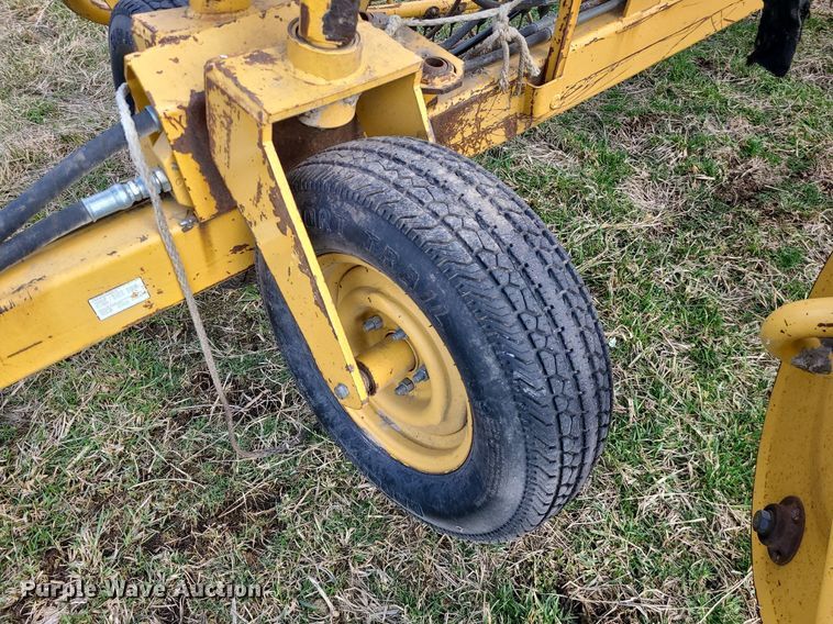 image for item LH9889 Vermeer R23A  hay rake