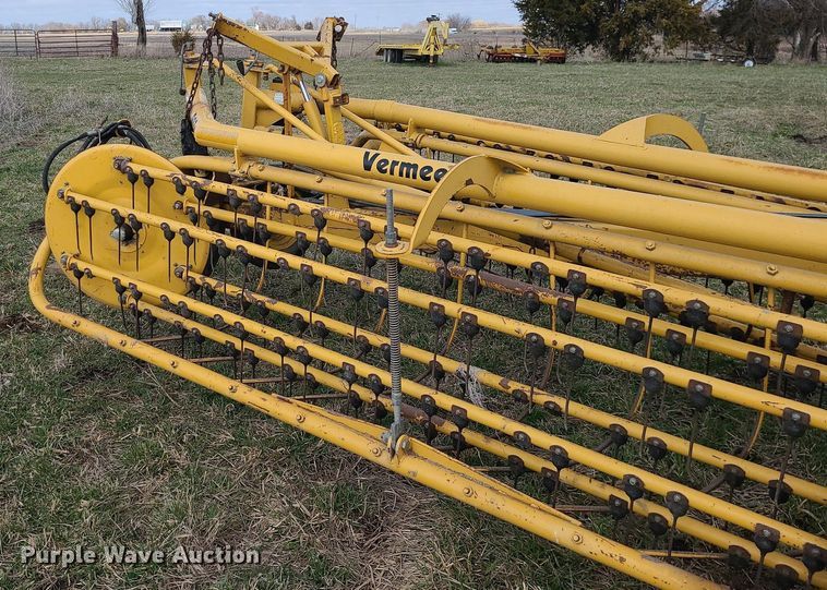 image for item LH9889 Vermeer R23A  hay rake
