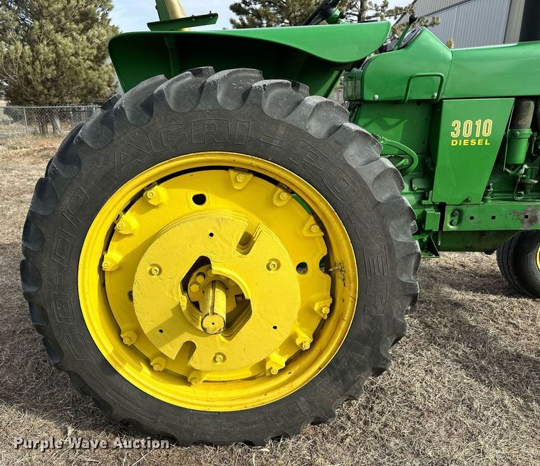 image for item LN9290 1963 John Deere 3010  tractor