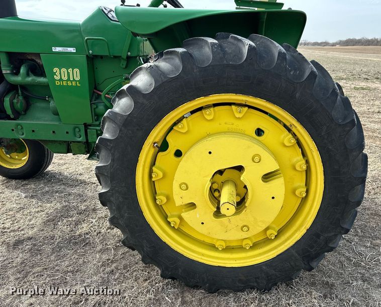 image for item LN9290 1963 John Deere 3010  tractor