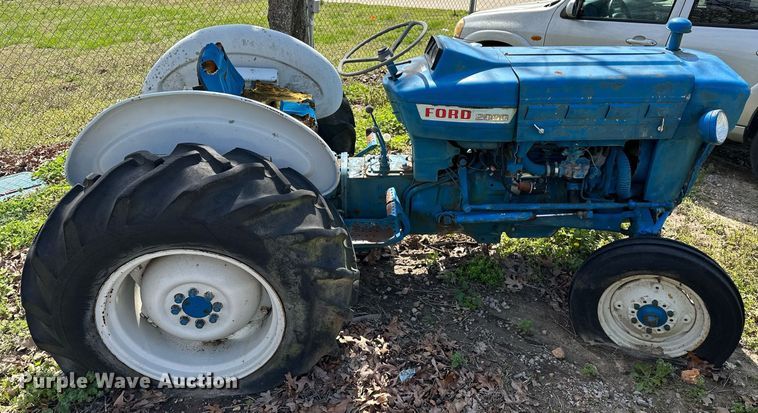 image for item LR9599 Ford 2000  tractor
