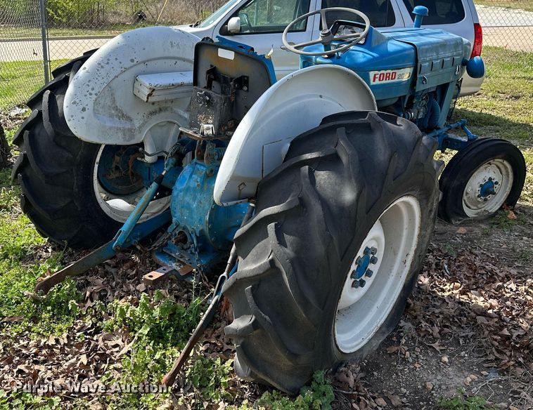 image for item LR9599 Ford 2000  tractor