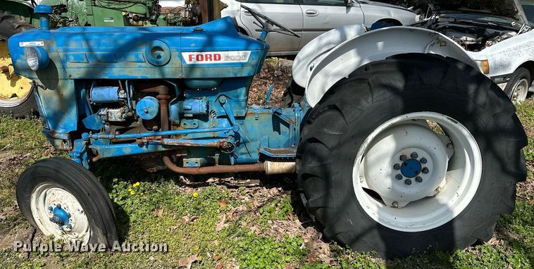 image for item LR9599 Ford 2000  tractor