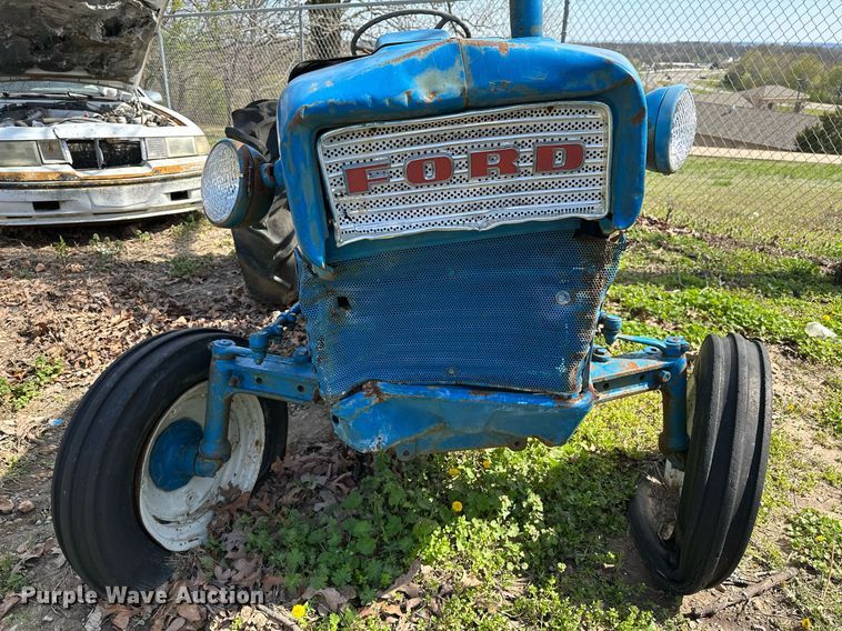 image for item LR9599 Ford 2000  tractor