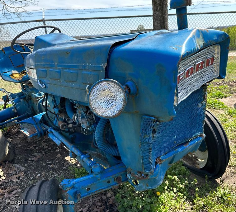 image for item LR9599 Ford 2000  tractor