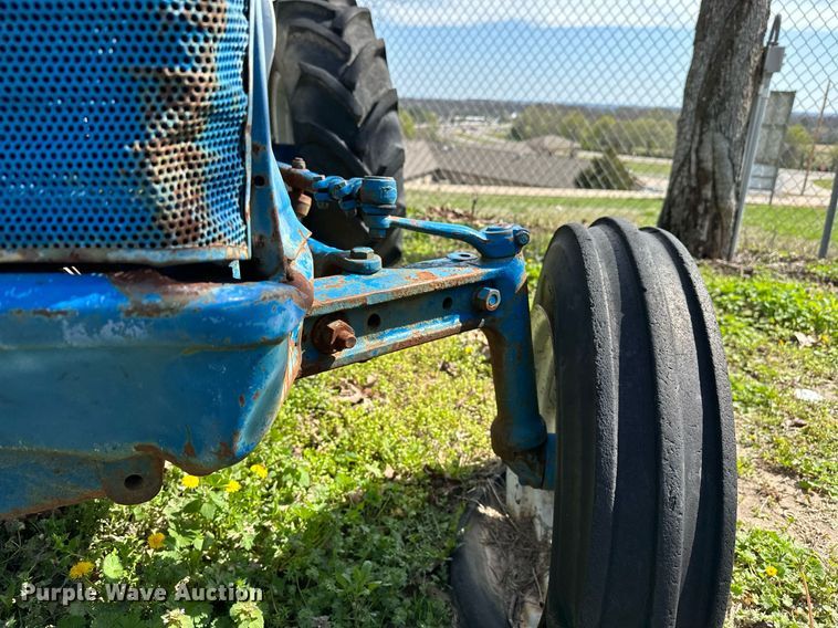 image for item LR9599 Ford 2000  tractor
