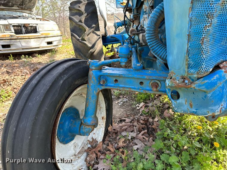 image for item LR9599 Ford 2000  tractor