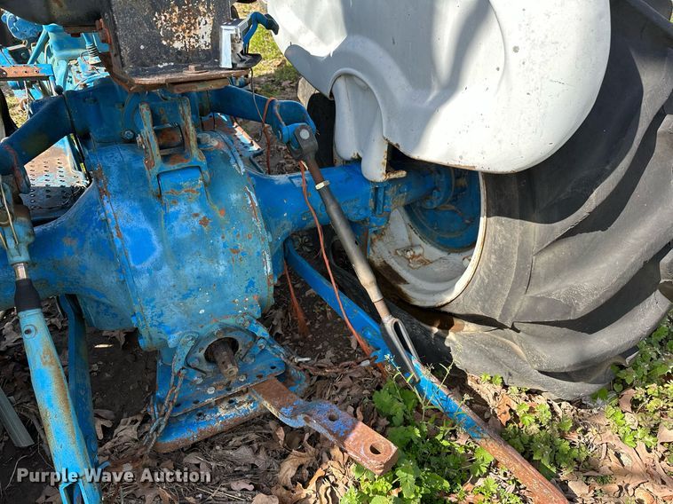 image for item LR9599 Ford 2000  tractor