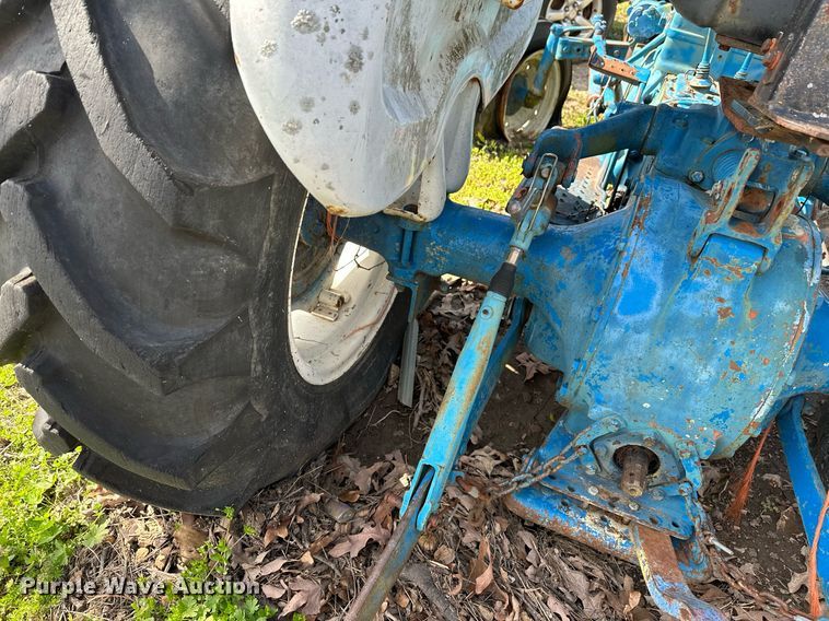 image for item LR9599 Ford 2000  tractor