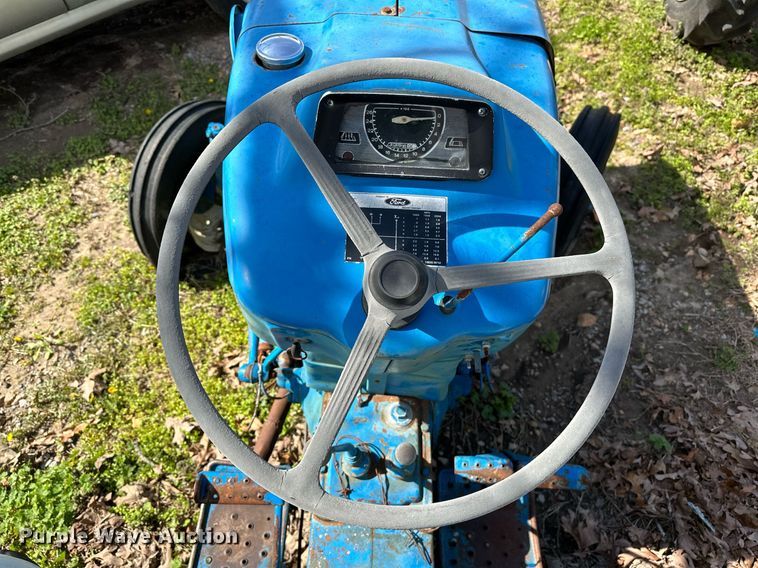 image for item LR9599 Ford 2000  tractor