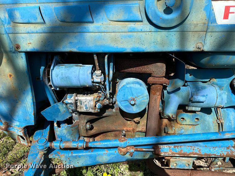 image for item LR9599 Ford 2000  tractor