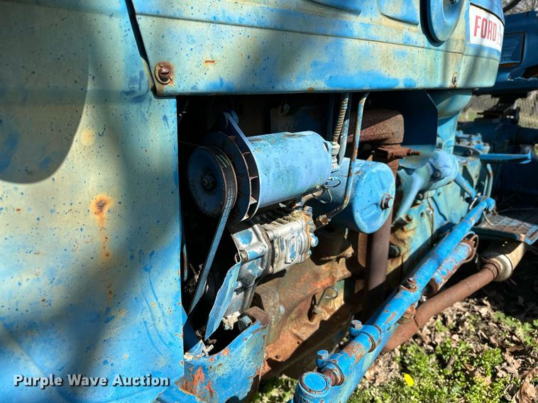image for item LR9599 Ford 2000  tractor