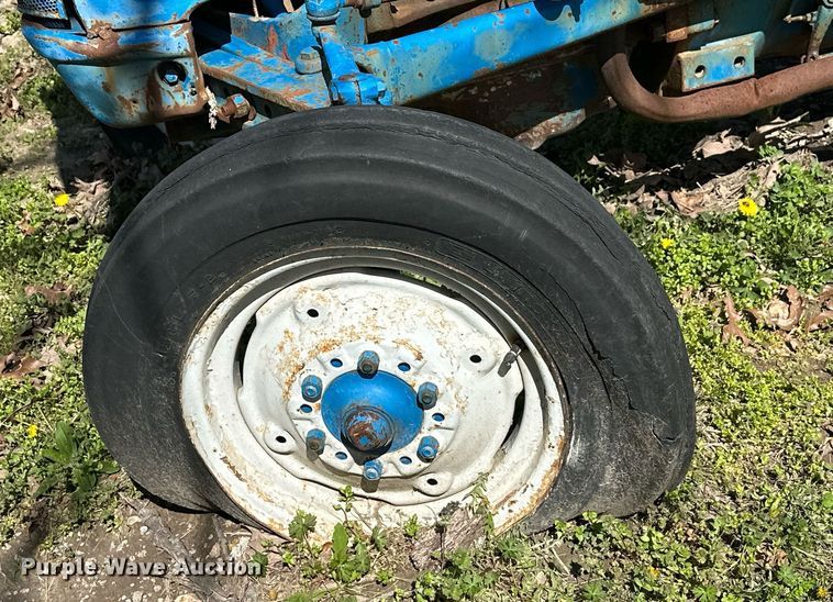 image for item LR9599 Ford 2000  tractor