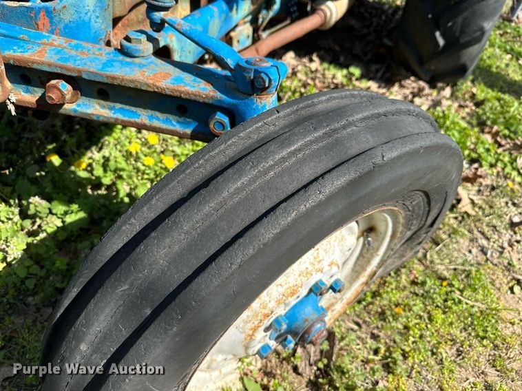 image for item LR9599 Ford 2000  tractor