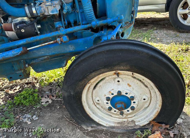 image for item LR9599 Ford 2000  tractor