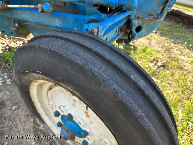 image for item LR9599 Ford 2000  tractor