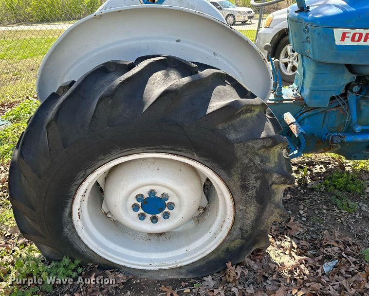 image for item LR9599 Ford 2000  tractor