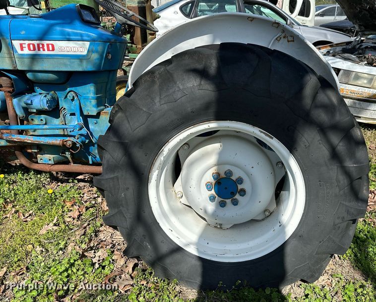 image for item LR9599 Ford 2000  tractor