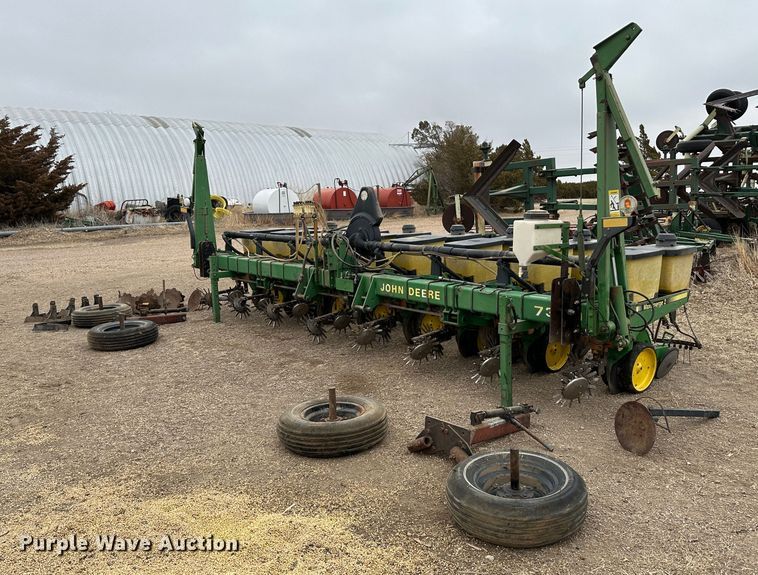 image for item LT9132 John Deere 7300  planter