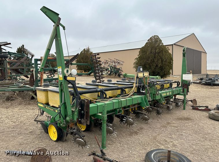 image for item LT9132 John Deere 7300  planter