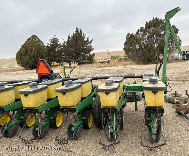 image for item LT9132 John Deere 7300  planter