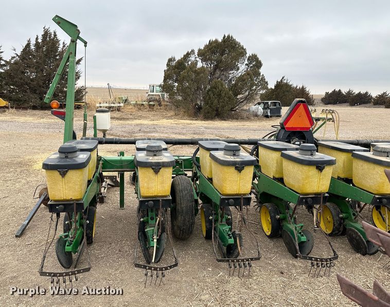 image for item LT9132 John Deere 7300  planter