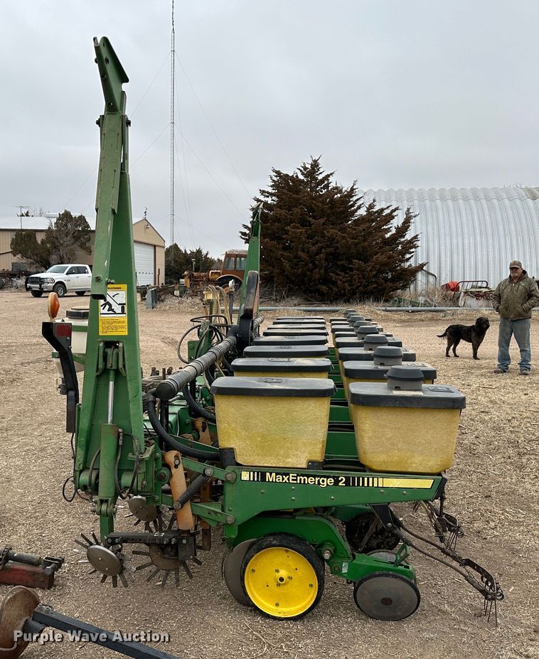 image for item LT9132 John Deere 7300  planter