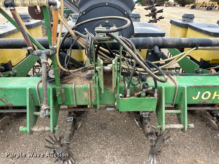 image for item LT9132 John Deere 7300  planter