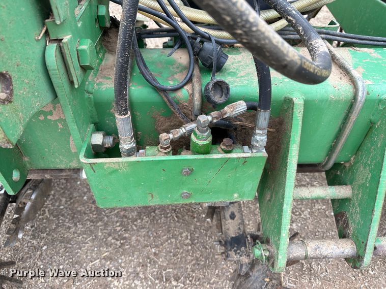 image for item LT9132 John Deere 7300  planter