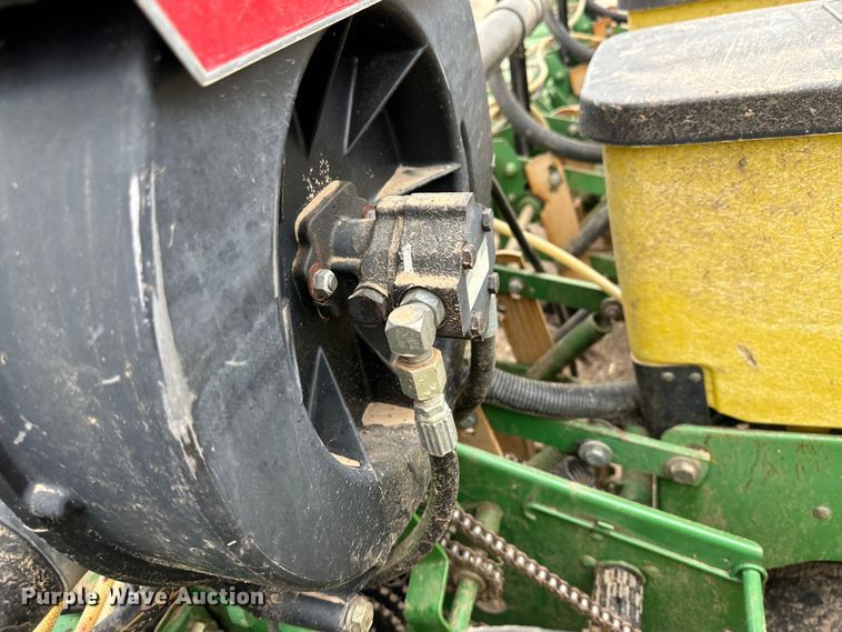 image for item LT9132 John Deere 7300  planter