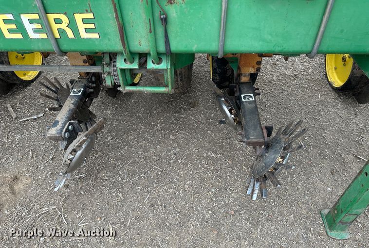 image for item LT9132 John Deere 7300  planter