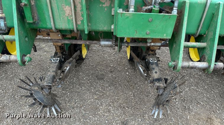 image for item LT9132 John Deere 7300  planter