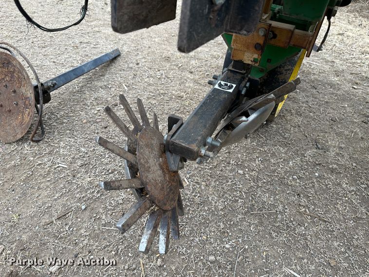 image for item LT9132 John Deere 7300  planter