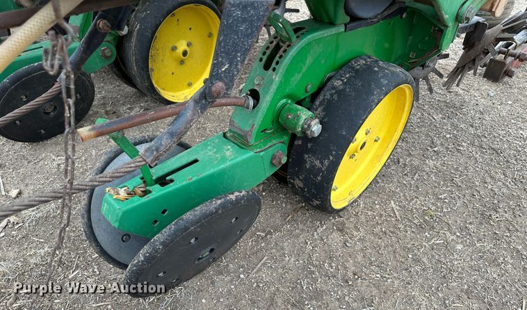image for item LT9132 John Deere 7300  planter