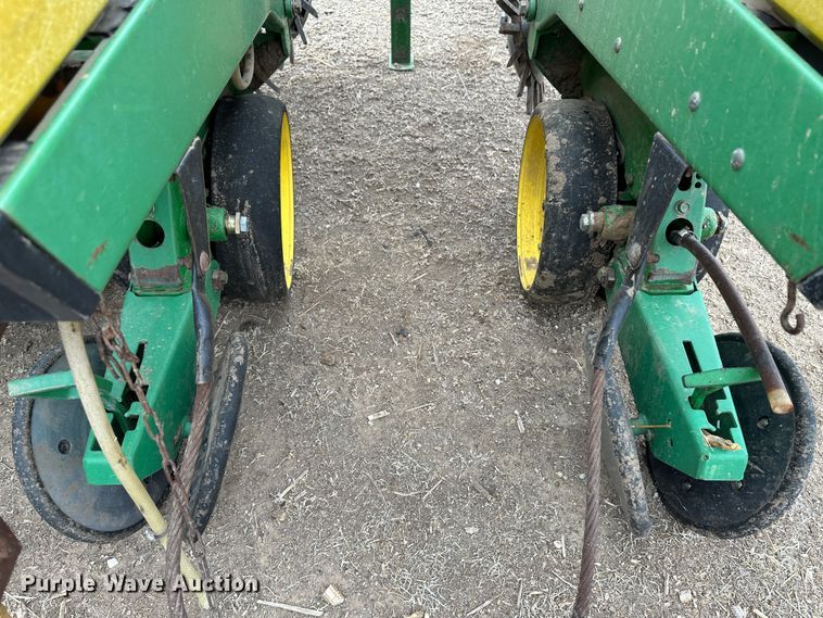 image for item LT9132 John Deere 7300  planter