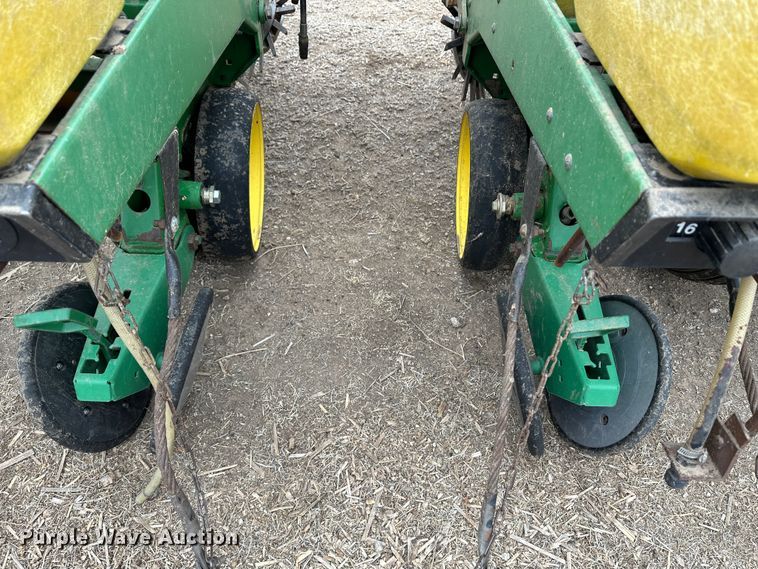 image for item LT9132 John Deere 7300  planter