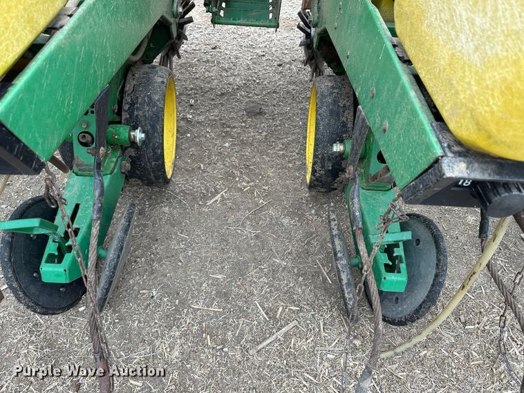 image for item LT9132 John Deere 7300  planter