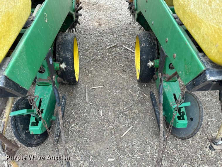 image for item LT9132 John Deere 7300  planter